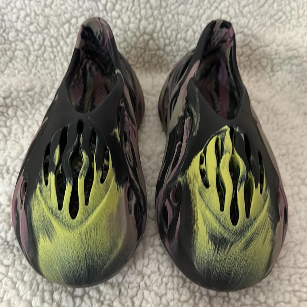 Yeezy Adidas Foam Rnr. Mens Size 6 / Women Size 8. Lightly used (see pics) - Picture 5 of 6